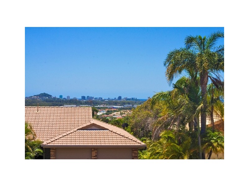 17 Chestnut Dr, Banora Point NSW 2486