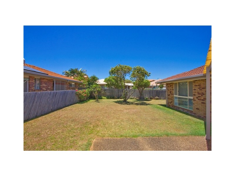 17 Chestnut Dr, Banora Point NSW 2486