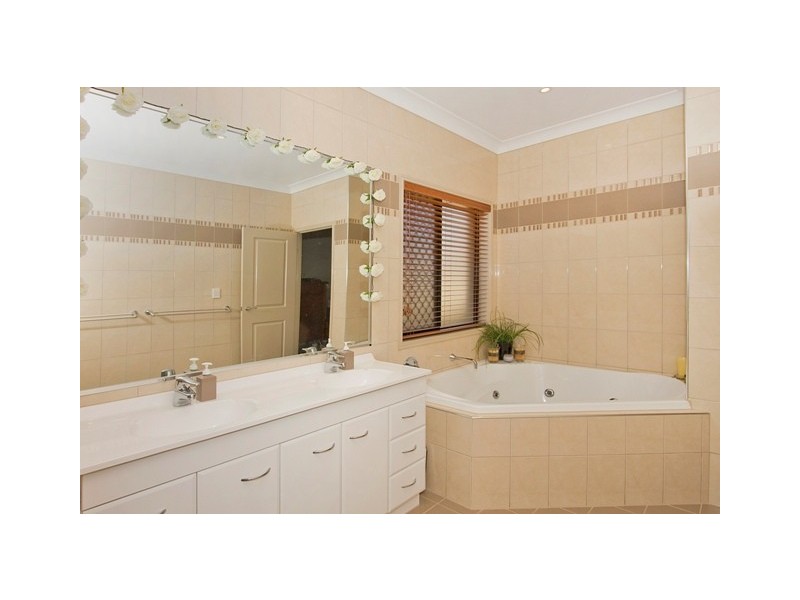 101 Botanical Cct, Banora Point NSW 2486