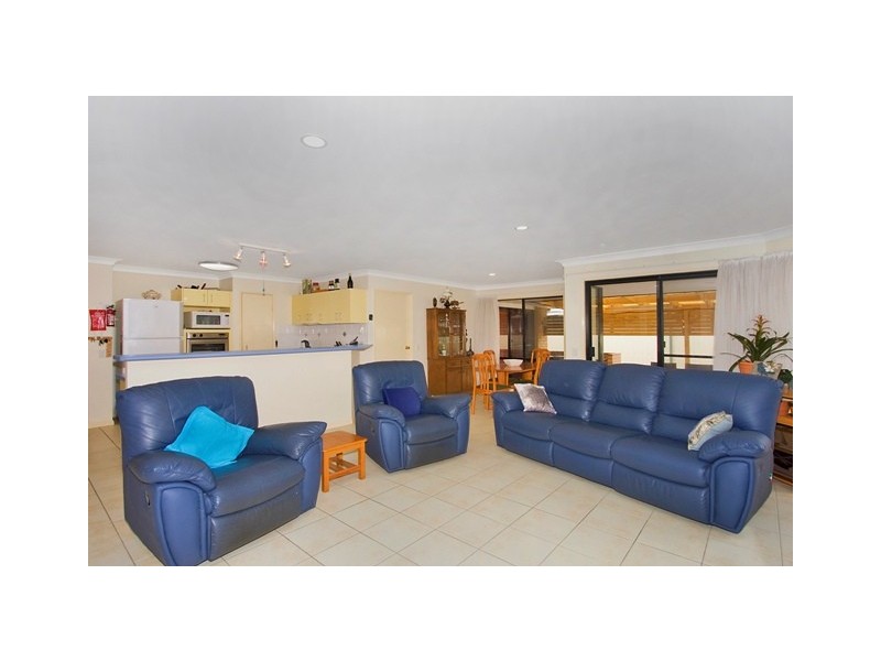 2 Birkdale Crt, Banora Point NSW 2486