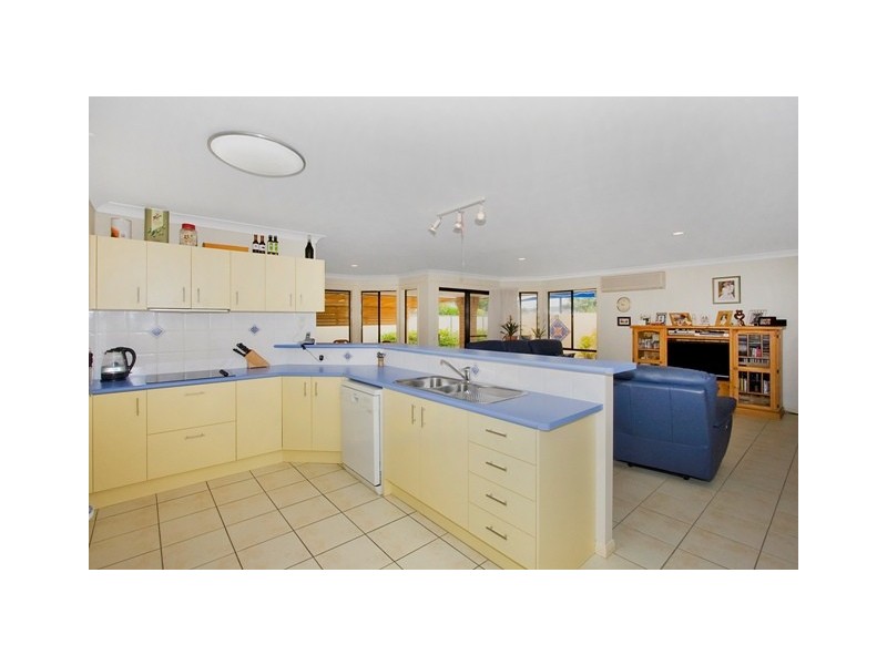 2 Birkdale Crt, Banora Point NSW 2486