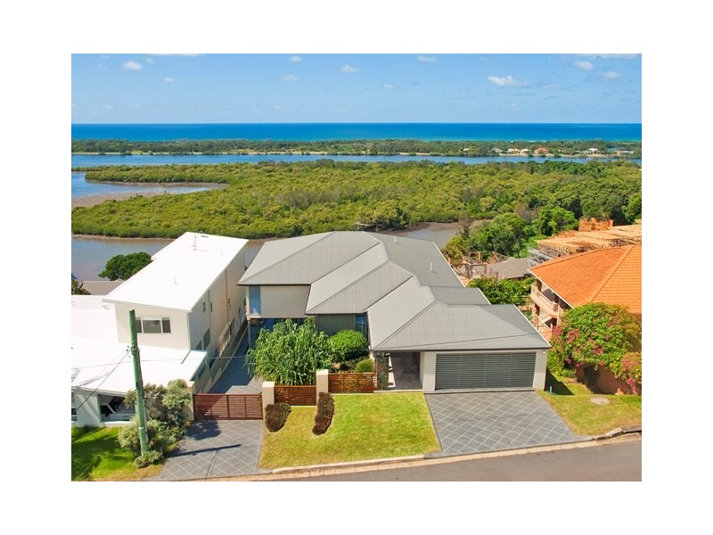 10 Walter Cres, Banora Point NSW 2486