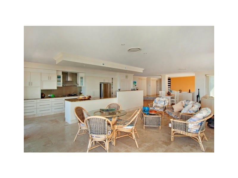 10 Walter Cres, Banora Point NSW 2486