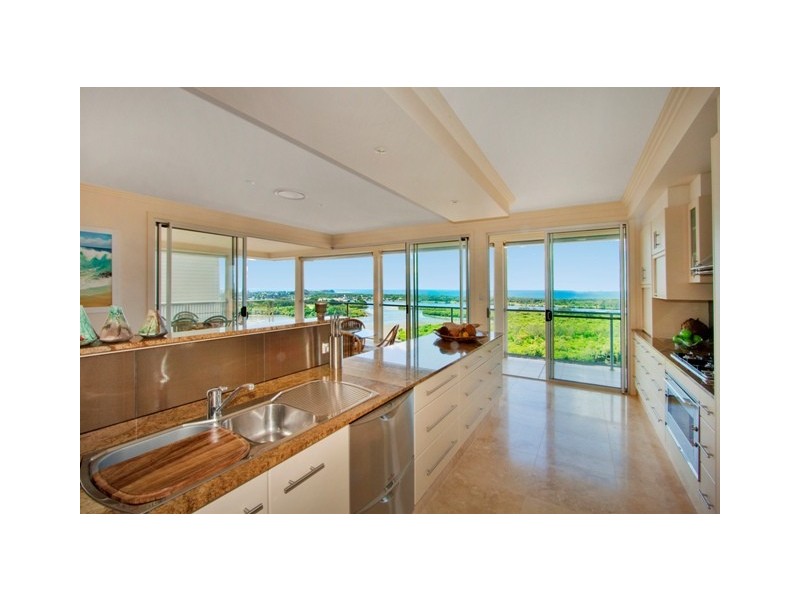 10 Walter Cres, Banora Point NSW 2486