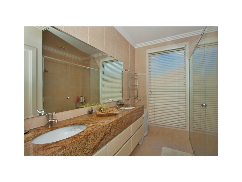 10 Walter Cres, Banora Point NSW 2486