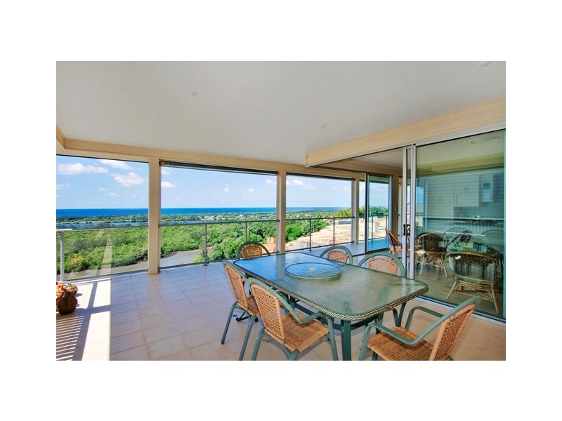 10 Walter Cres, Banora Point NSW 2486