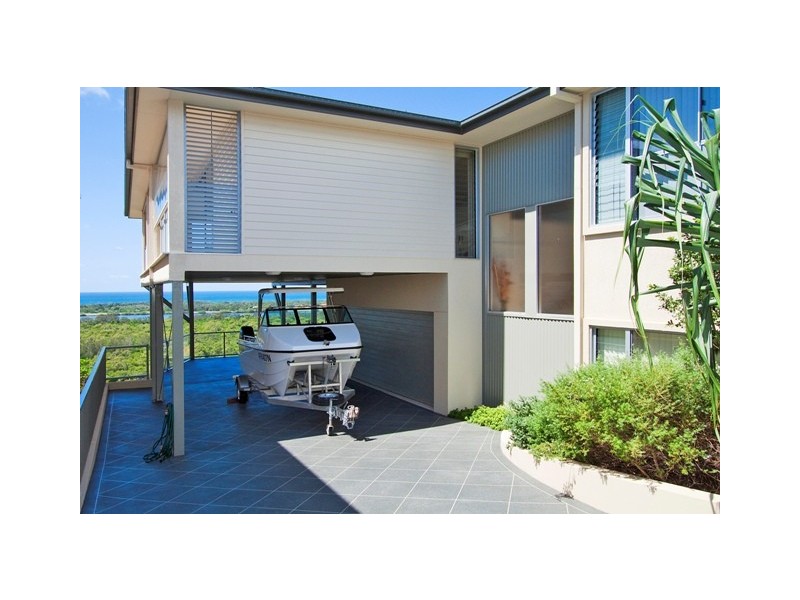 10 Walter Cres, Banora Point NSW 2486