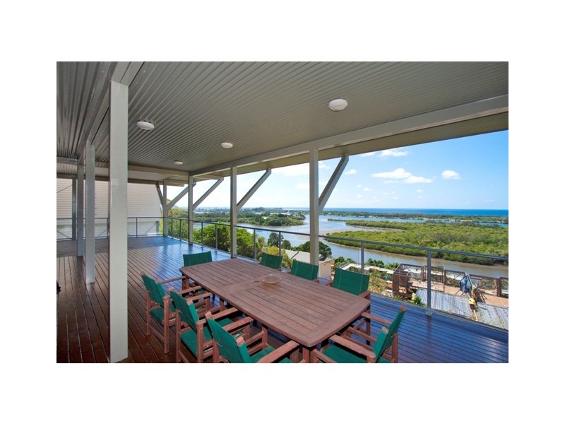 10 Walter Cres, Banora Point NSW 2486