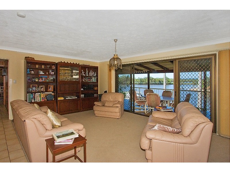 22 Captains Way, Banora Point NSW 2486