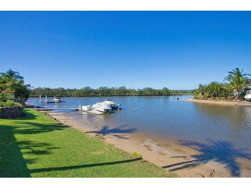 22 Captains Way, Banora Point NSW 2486