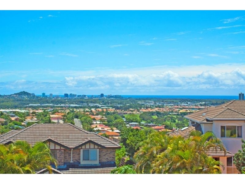 38 Lochlomond Dr, Banora Point NSW 2486