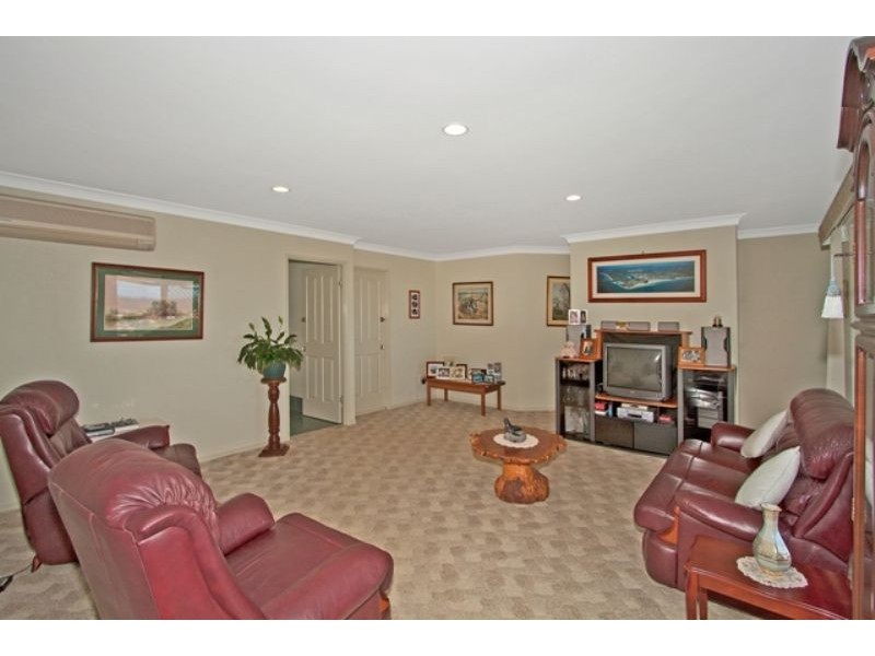 38 Lochlomond Dr, Banora Point NSW 2486