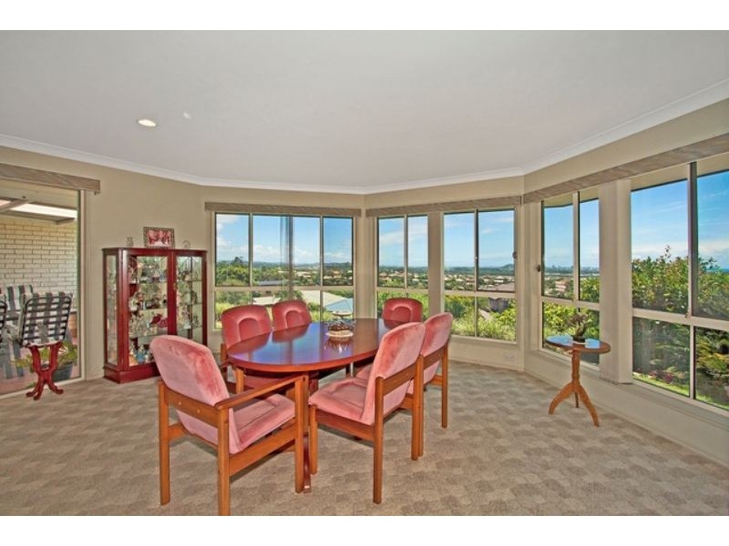 38 Lochlomond Dr, Banora Point NSW 2486