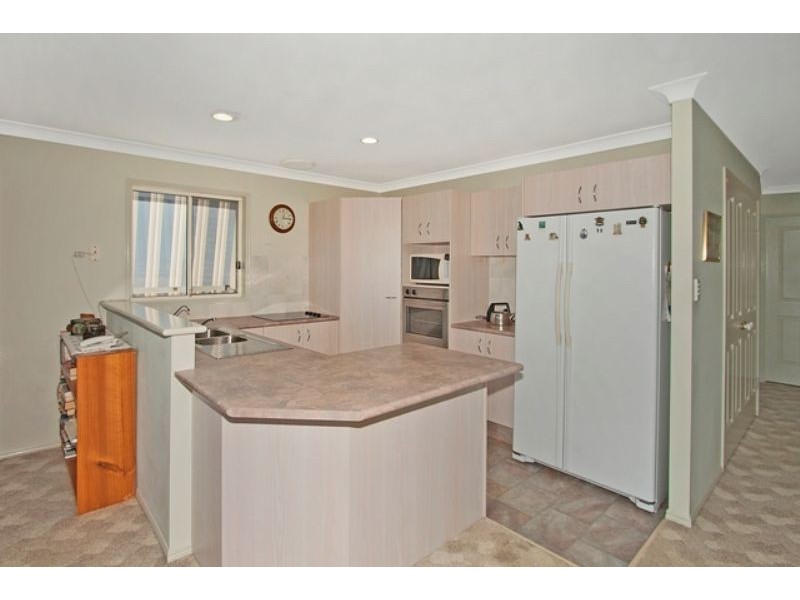 38 Lochlomond Dr, Banora Point NSW 2486