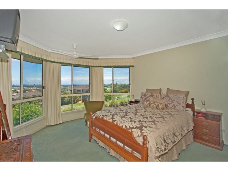 38 Lochlomond Dr, Banora Point NSW 2486
