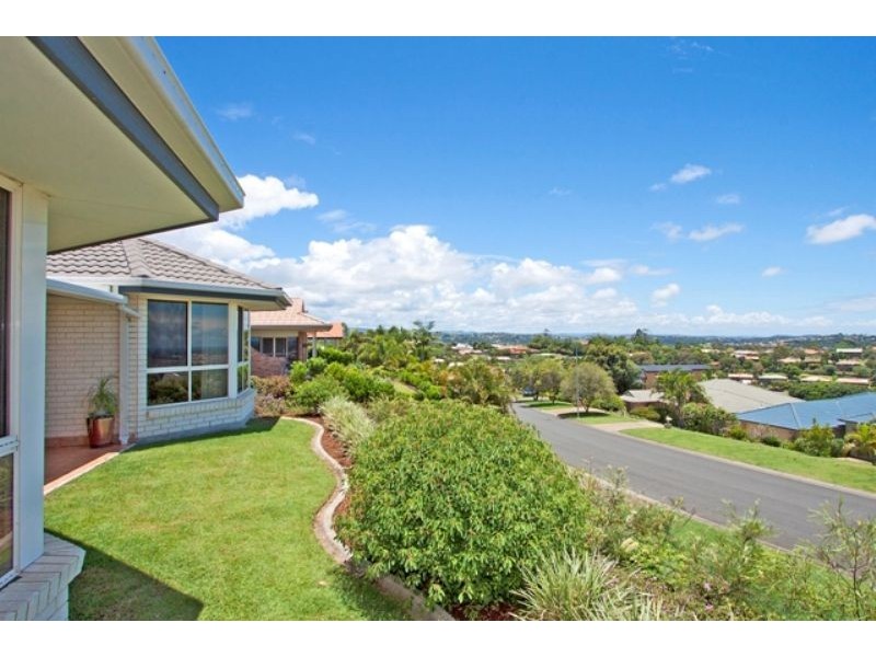 38 Lochlomond Dr, Banora Point NSW 2486