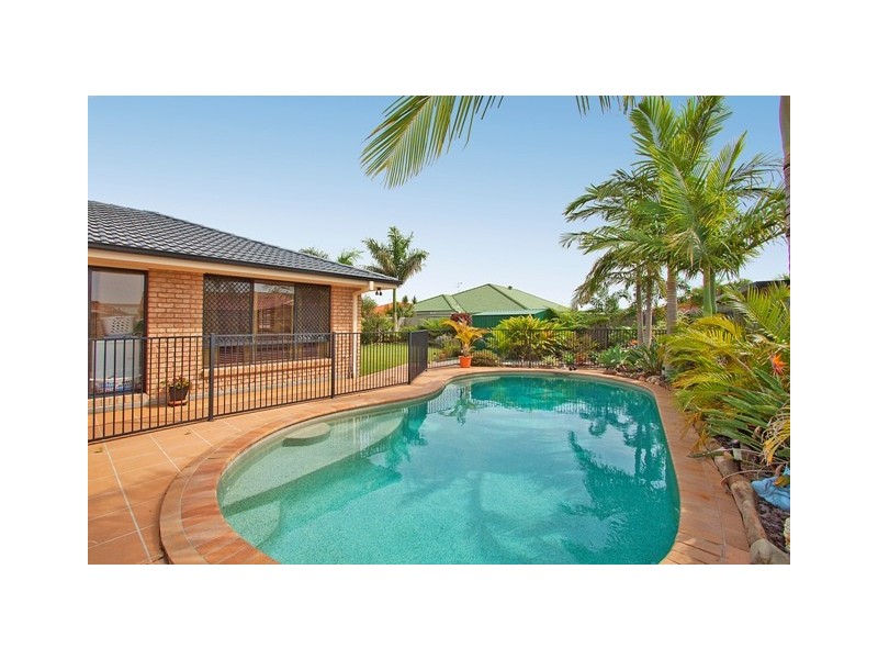 32 Woodlands Dr, Banora Point NSW 2486
