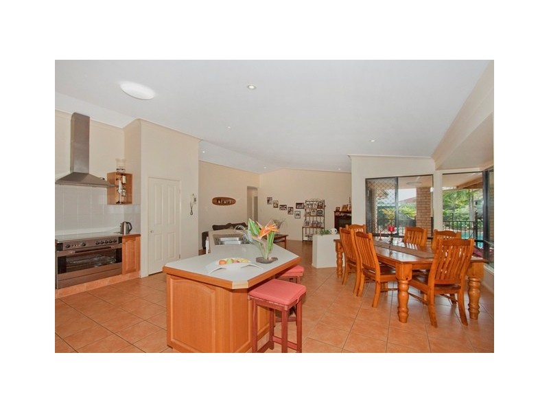 32 Woodlands Dr, Banora Point NSW 2486