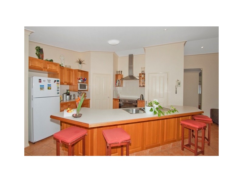 32 Woodlands Dr, Banora Point NSW 2486