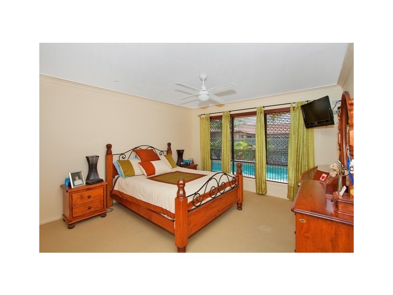 32 Woodlands Dr, Banora Point NSW 2486