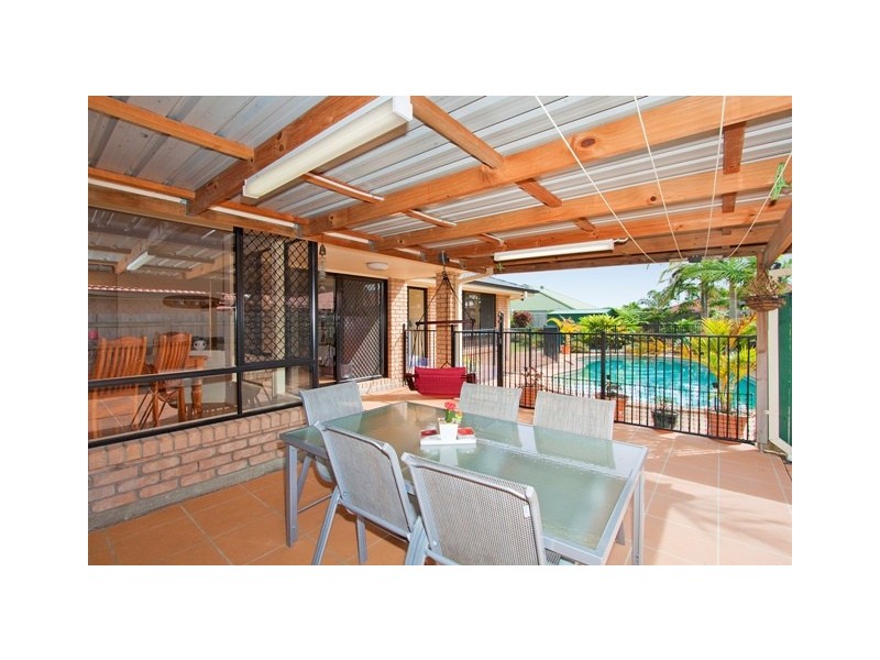 32 Woodlands Dr, Banora Point NSW 2486