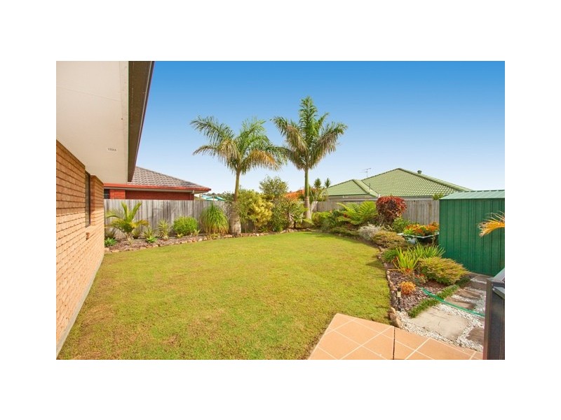 32 Woodlands Dr, Banora Point NSW 2486