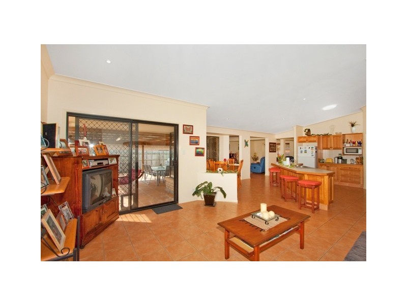 32 Woodlands Dr, Banora Point NSW 2486