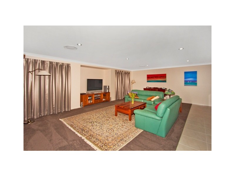 121 Botanical Cct, Banora Point NSW 2486