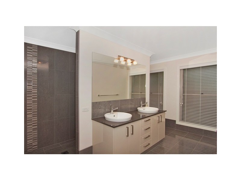 121 Botanical Cct, Banora Point NSW 2486