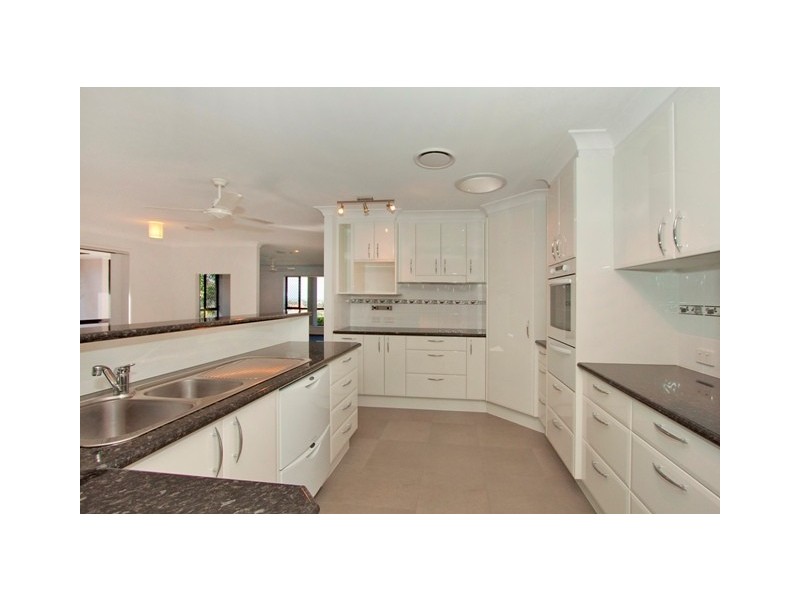 17 Buncrana Tce, Banora Point NSW 2486