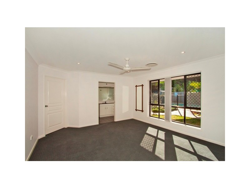 17 Buncrana Tce, Banora Point NSW 2486