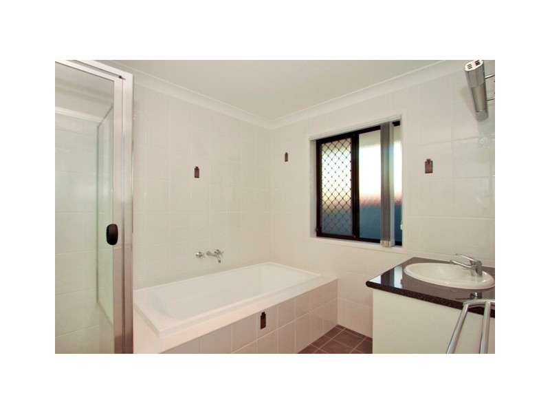 17 Buncrana Tce, Banora Point NSW 2486