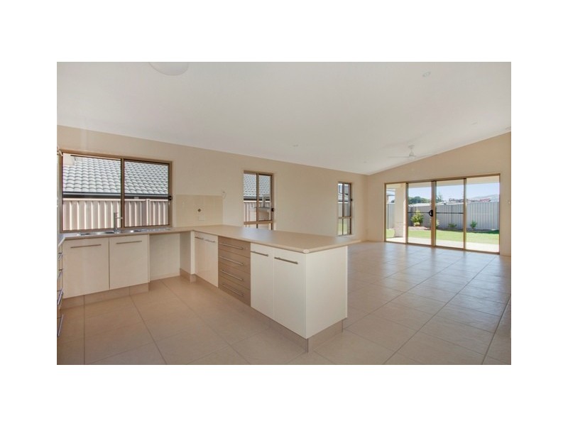 2 / 56 Newcastle Dr, Pottsville NSW 2489