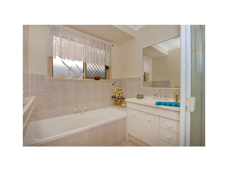 17 Kildare Drive, Banora Point NSW 2486