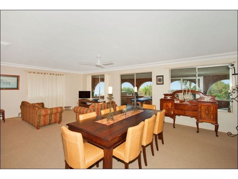 4  Seaview Rd, Banora Point NSW 2486