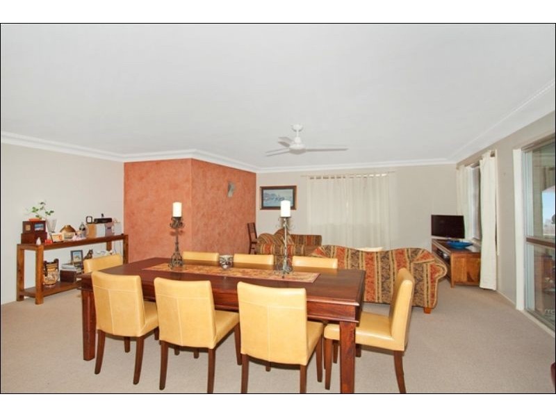 4  Seaview Rd, Banora Point NSW 2486