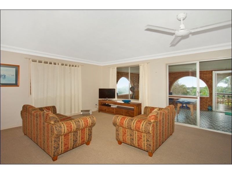 4  Seaview Rd, Banora Point NSW 2486