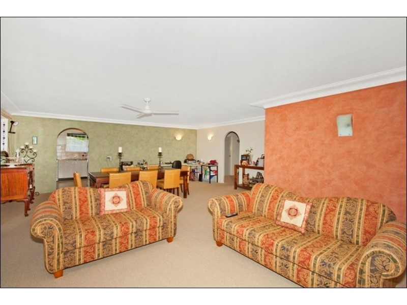 4  Seaview Rd, Banora Point NSW 2486