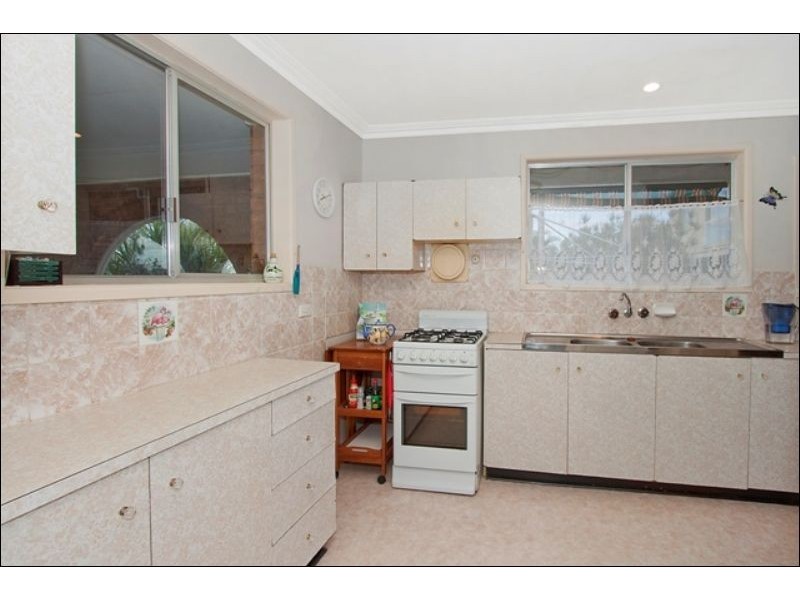 4  Seaview Rd, Banora Point NSW 2486