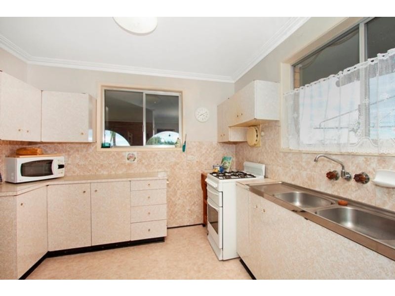 4  Seaview Rd, Banora Point NSW 2486