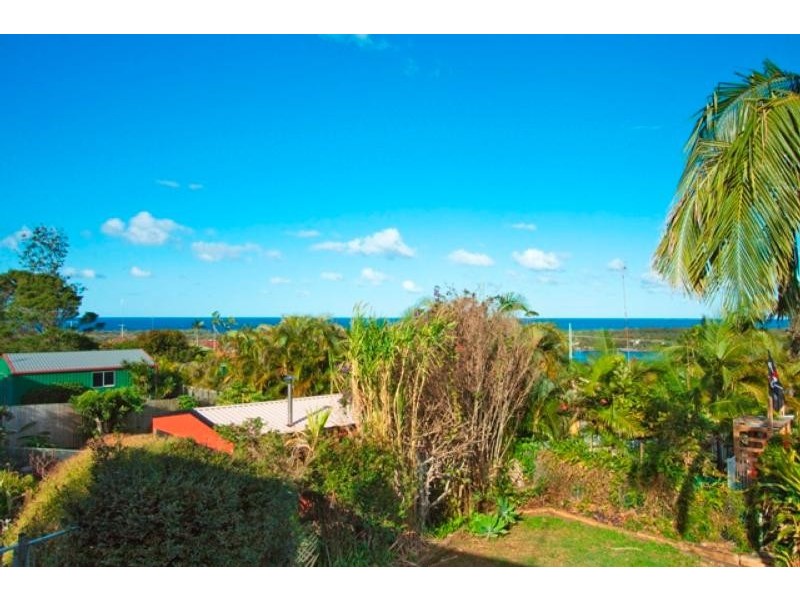 4  Seaview Rd, Banora Point NSW 2486