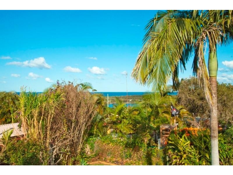 4  Seaview Rd, Banora Point NSW 2486