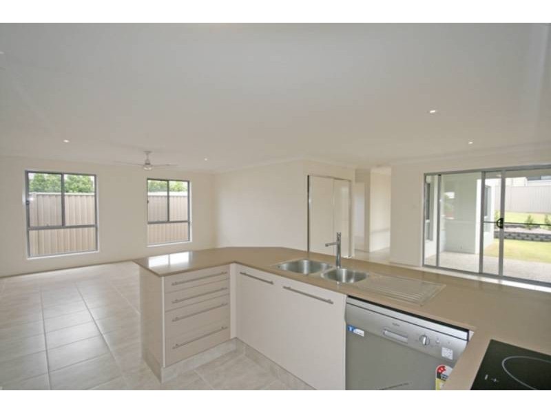 1 / 12 Lennox Cct, Pottsville NSW 2489