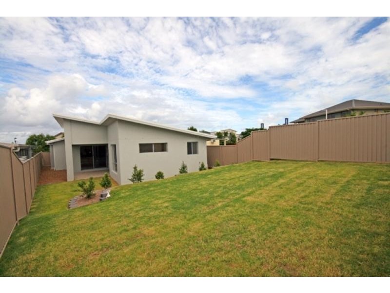 1 / 12 Lennox Cct, Pottsville NSW 2489