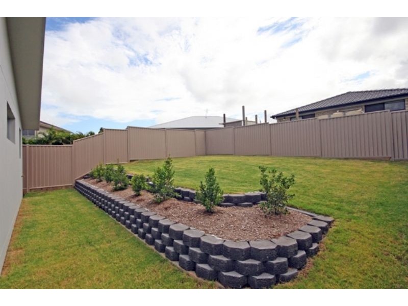 1 / 12 Lennox Cct, Pottsville NSW 2489