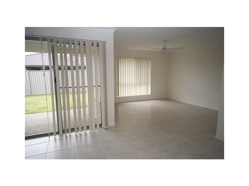 2 / 60 Newcastle Dr, Pottsville NSW 2489