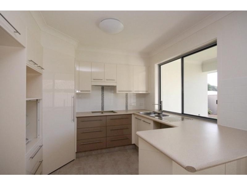 2 / 60 Newcastle Dr, Pottsville NSW 2489