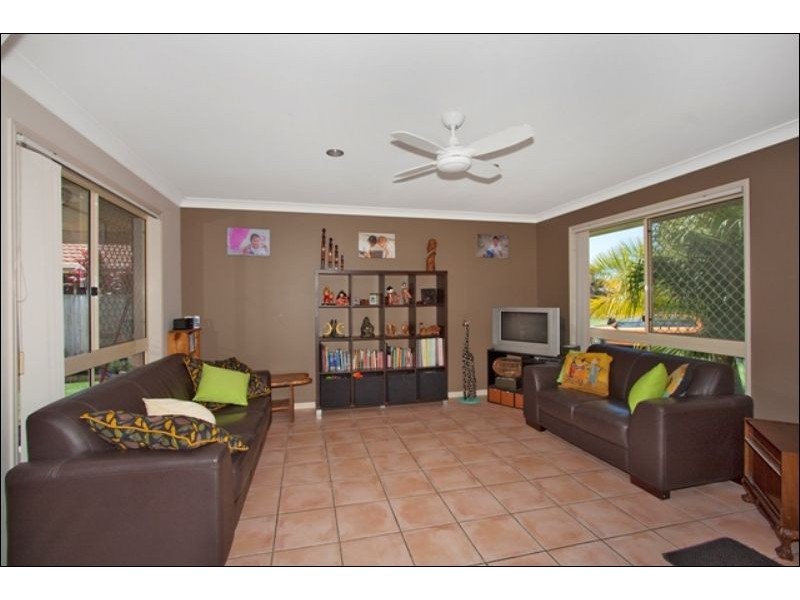 72  Avondale Dr, Banora Point NSW 2486