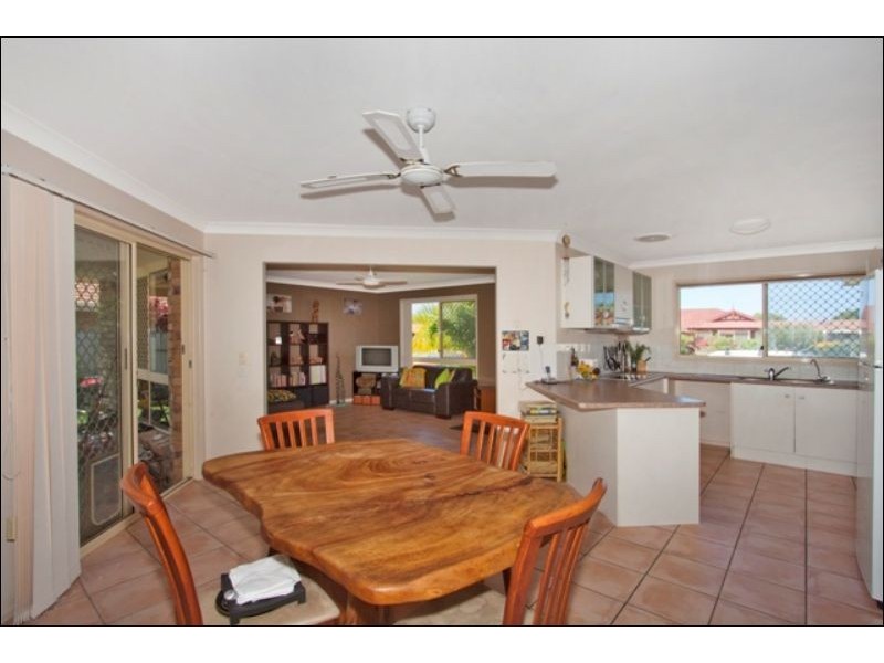 72  Avondale Dr, Banora Point NSW 2486