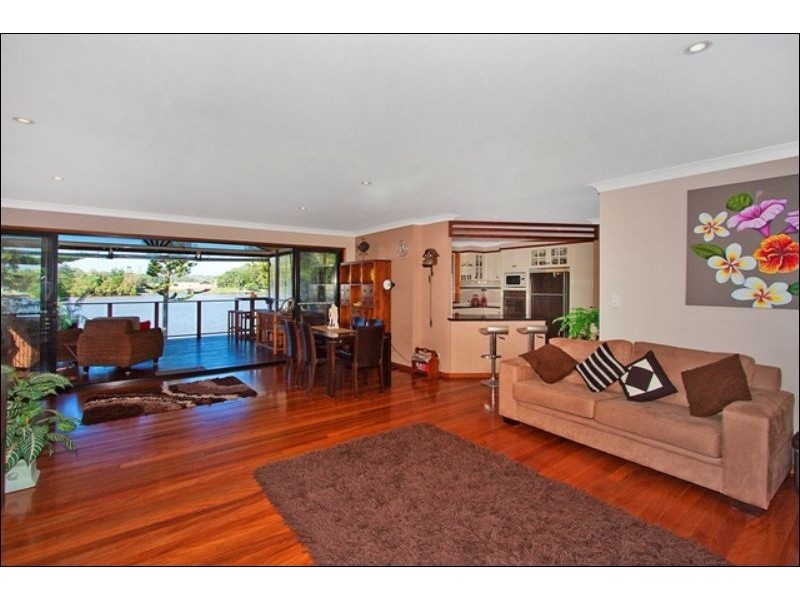 4 Wyuna Rd, Tweed Heads West NSW 2485